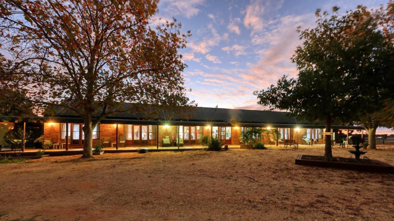 The Vineyard Motel Cowra Kültér fotó